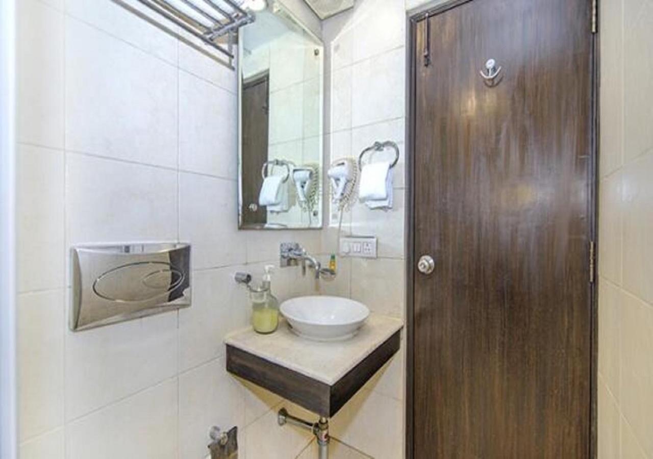 Hotel Rockland Panchsheel Enclave New Delhi Buitenkant foto