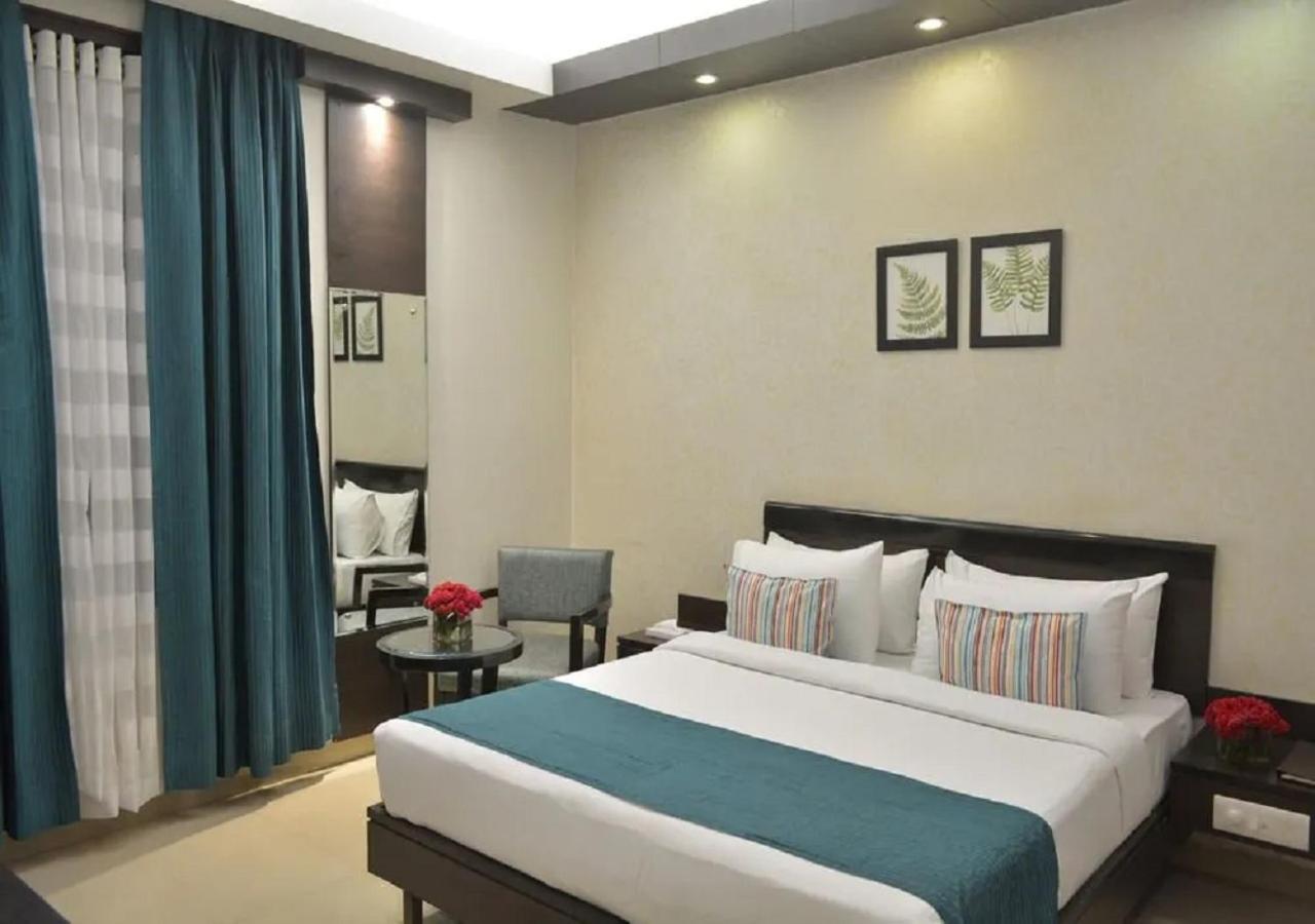 Hotel Rockland Panchsheel Enclave New Delhi Buitenkant foto